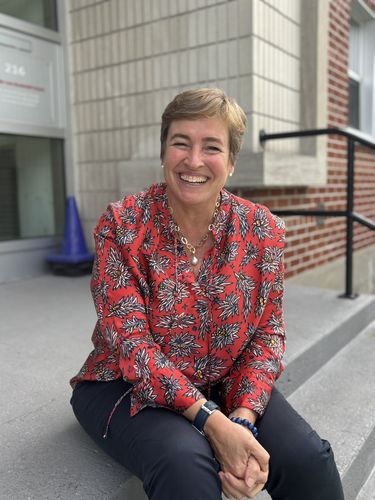 Portrait Schulleiterin Delia Simons