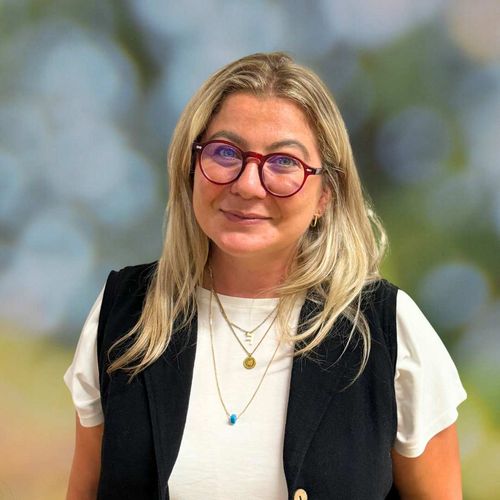 Portrait Kommissarische Schulleiterin Funda Suzan