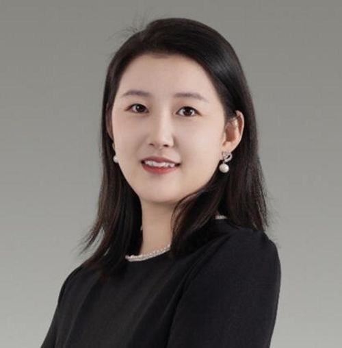 Portrait HR-Manager Joyce Xu (Ms)